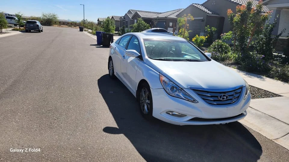 2011 Hyundai Sonata - Image 2 of 18