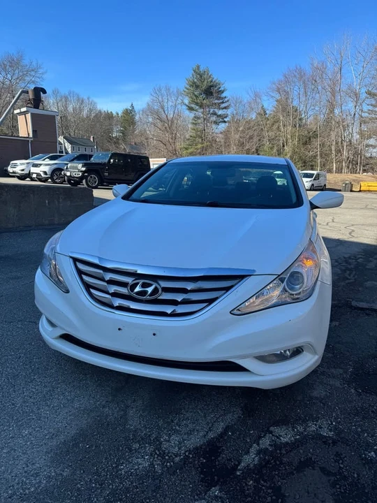 2011 Hyundai Sonata - Image 2 of 13