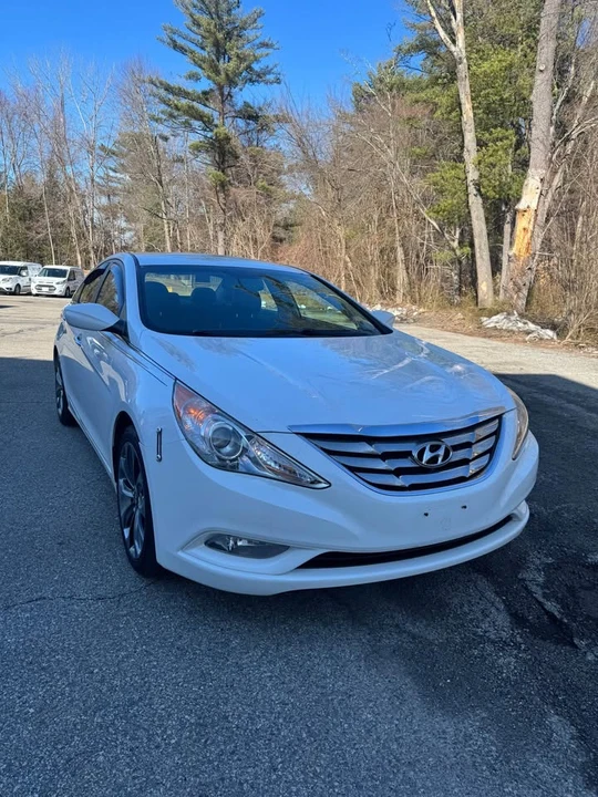 2011 Hyundai Sonata - Image 4 of 13