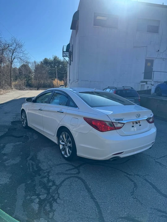 2011 Hyundai Sonata - Image 6 of 13