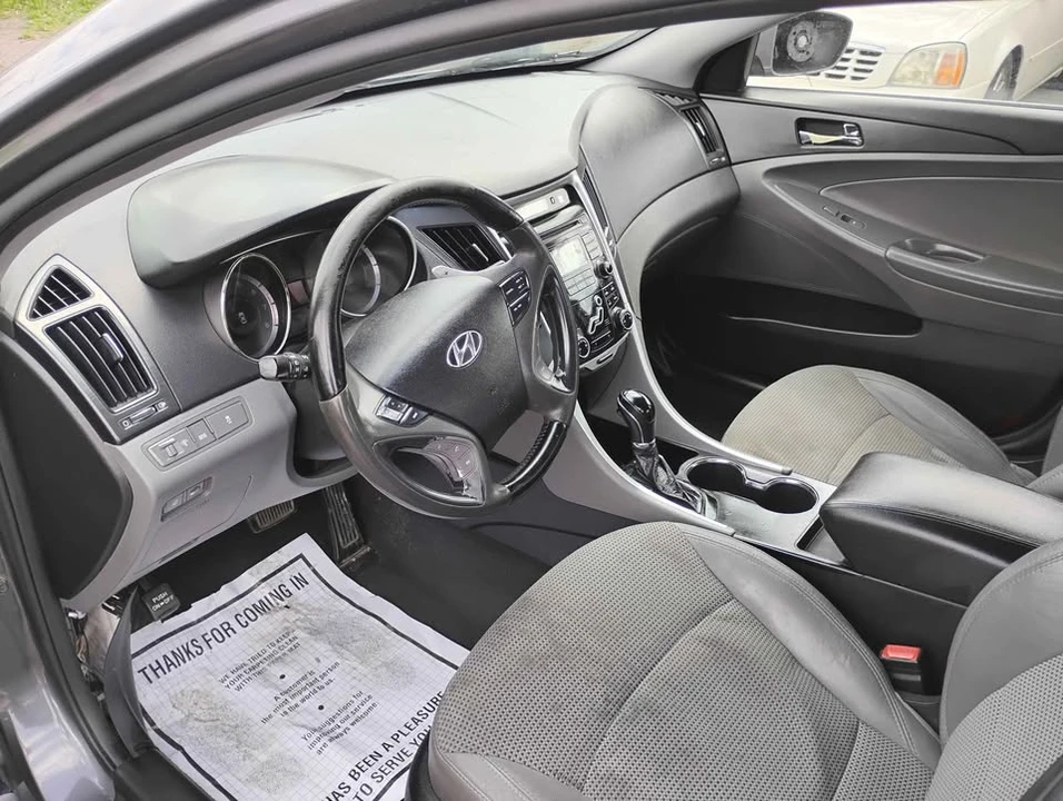 2011 Hyundai Sonata - Image 2 of 8
