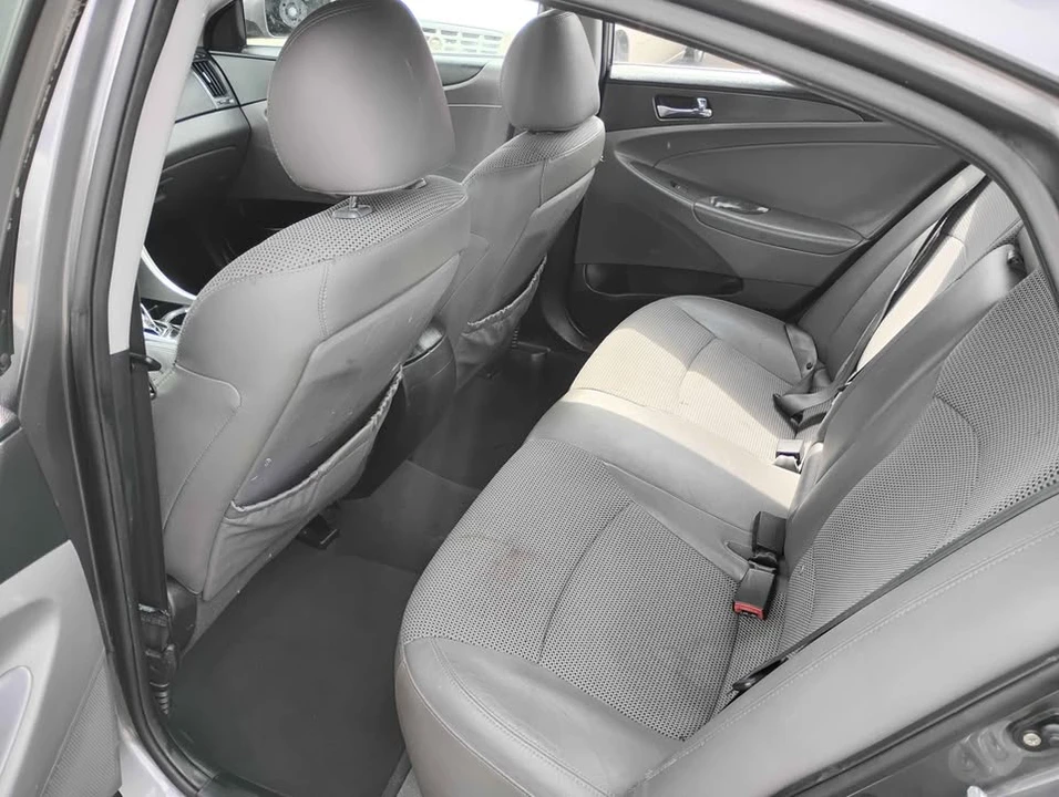 2011 Hyundai Sonata - Image 5 of 8