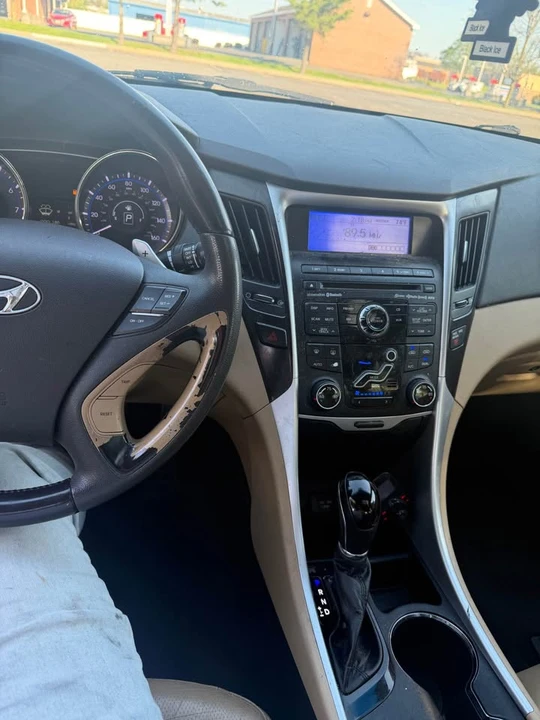 2011 Hyundai Sonata - Image 5 of 8