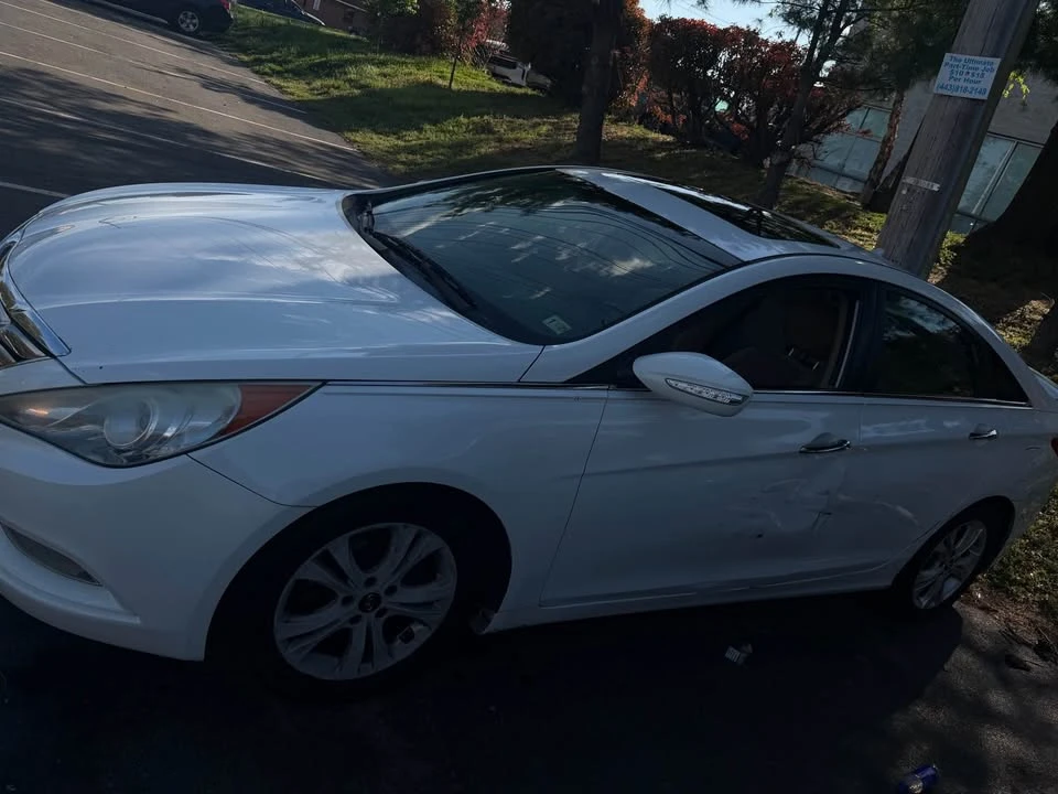 2011 Hyundai Sonata - Image 2 of 8