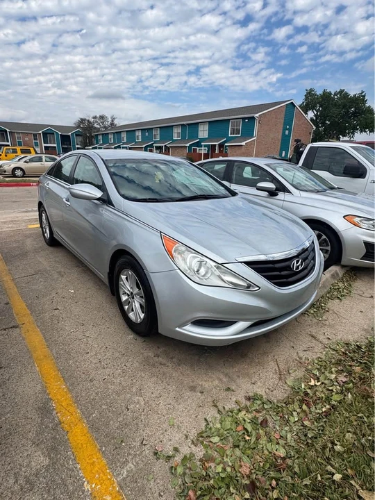 2011 Hyundai Sonata - Image 2 of 6