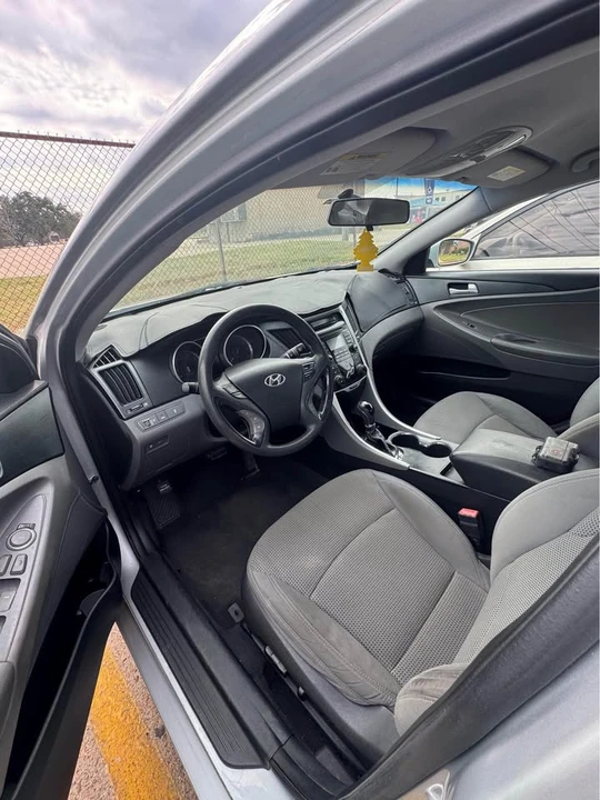 2011 Hyundai Sonata - Image 5 of 6