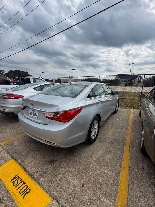 2011 Hyundai Sonata - Image 3 of 6