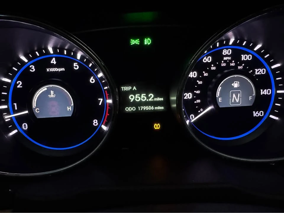 2011 Hyundai Sonata - Image 12 of 14