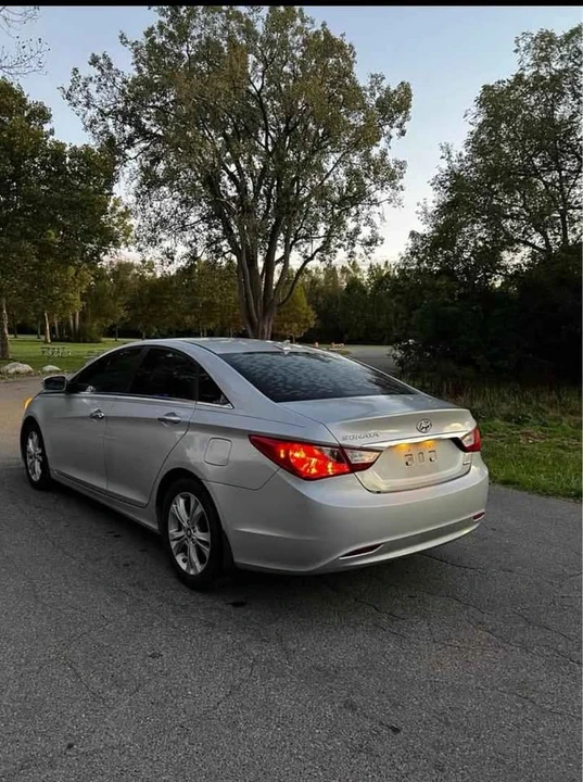 2011 Hyundai Sonata - Image 2 of 6