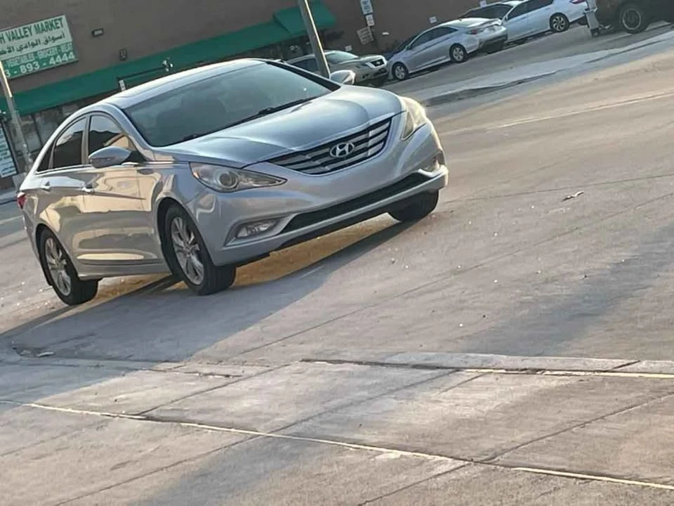 2011 Hyundai Sonata - Image 3 of 6