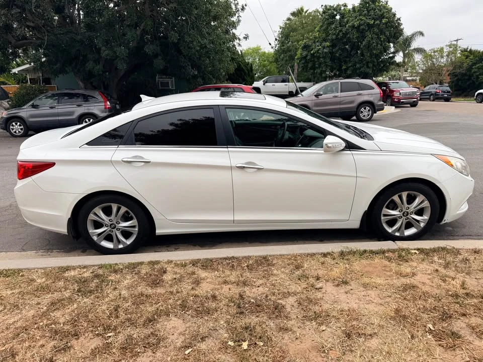 2011 Hyundai Sonata - Image 6 of 11