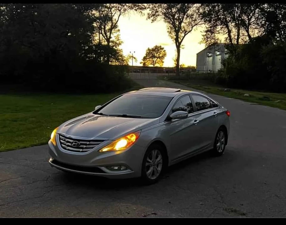 2011 Hyundai Sonata - Image 4 of 6