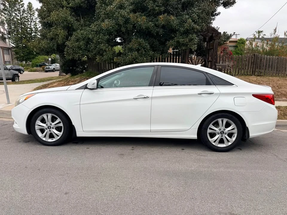 2011 Hyundai Sonata - Image 2 of 11