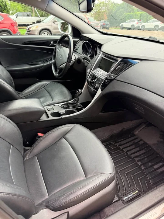 2011 Hyundai Sonata - Image 7 of 11