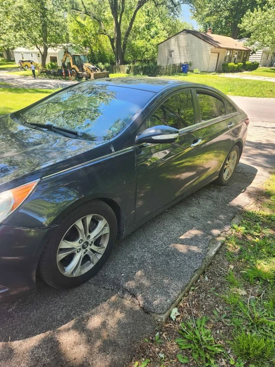 2011 Hyundai Sonata - Image 3 of 4