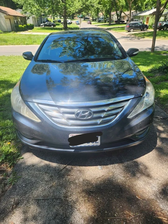2011 Hyundai Sonata - Image 2 of 4