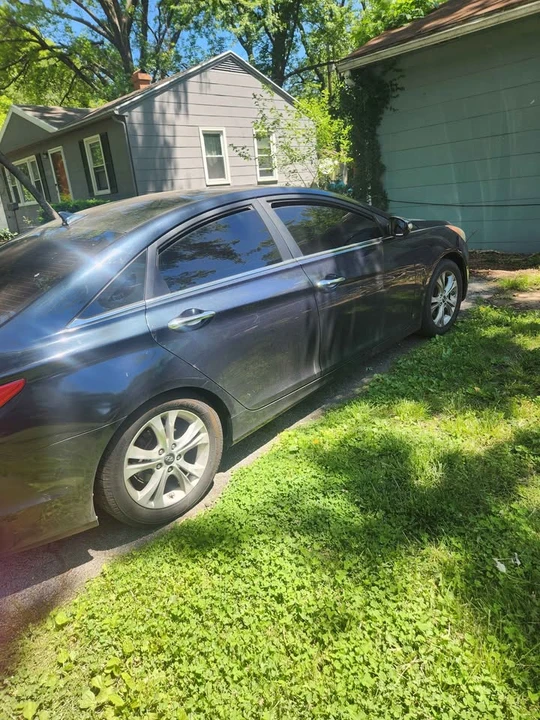 2011 Hyundai Sonata - Image 4 of 4