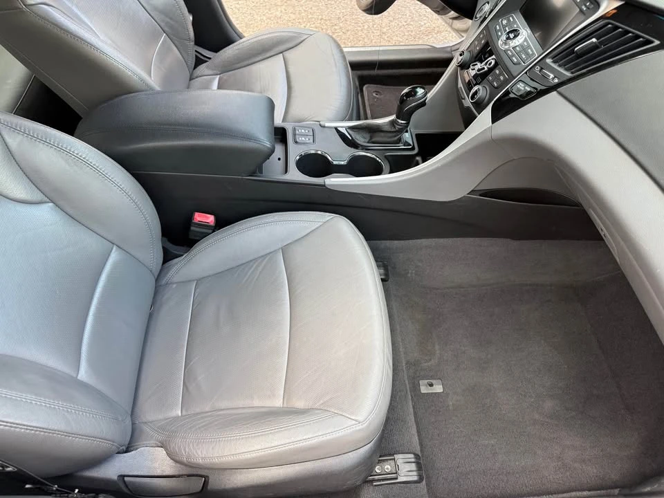 2011 Hyundai Sonata - Image 12 of 15