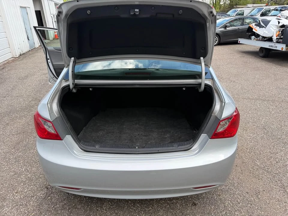 2011 Hyundai Sonata - Image 9 of 15