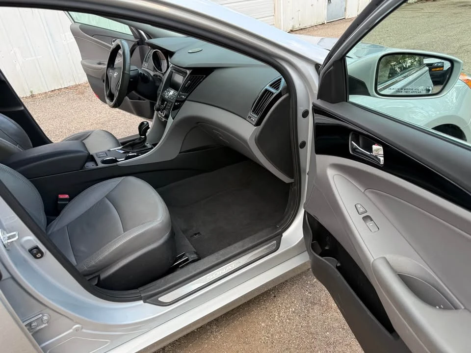 2011 Hyundai Sonata - Image 11 of 15
