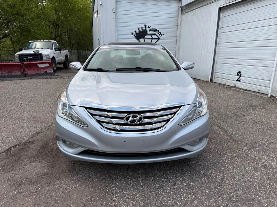 2011 Hyundai Sonata - Image 2 of 15