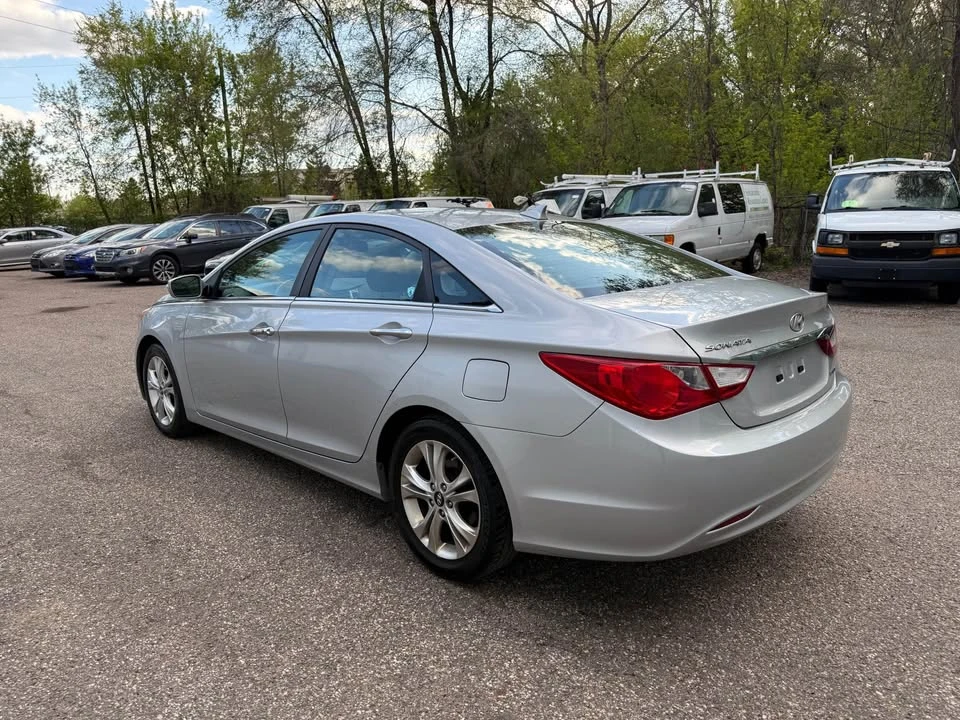 2011 Hyundai Sonata - Image 6 of 15