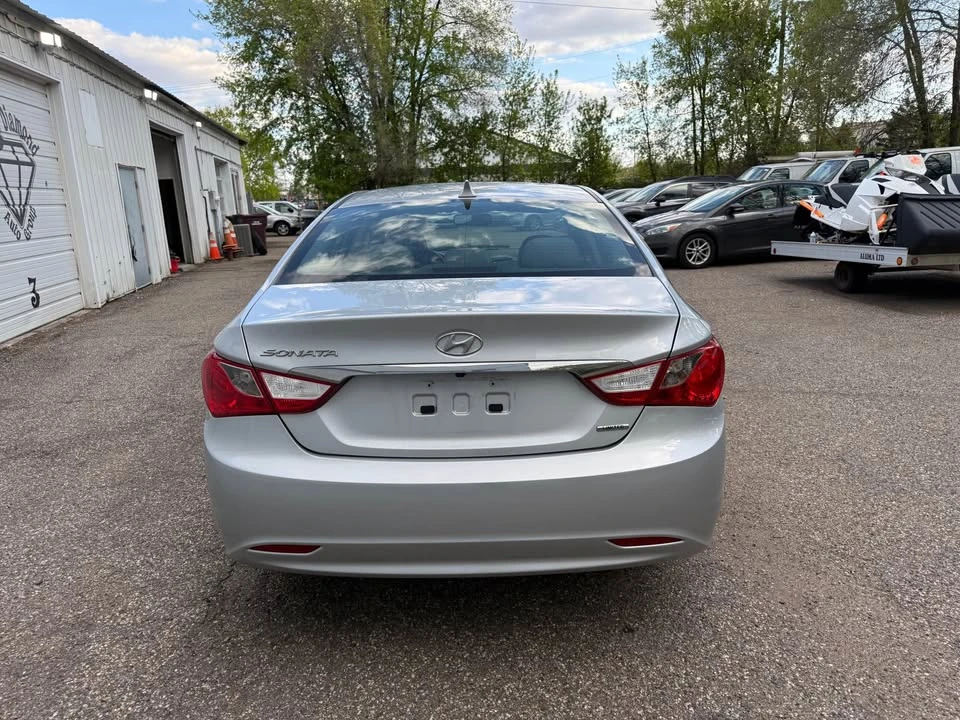 2011 Hyundai Sonata - Image 5 of 15