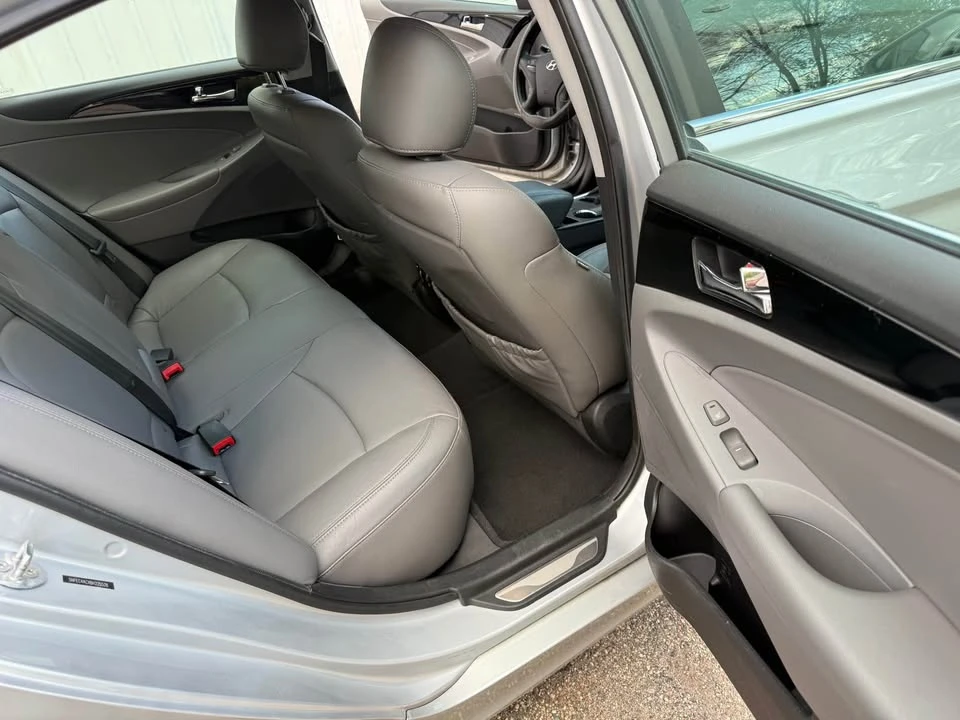 2011 Hyundai Sonata - Image 10 of 15