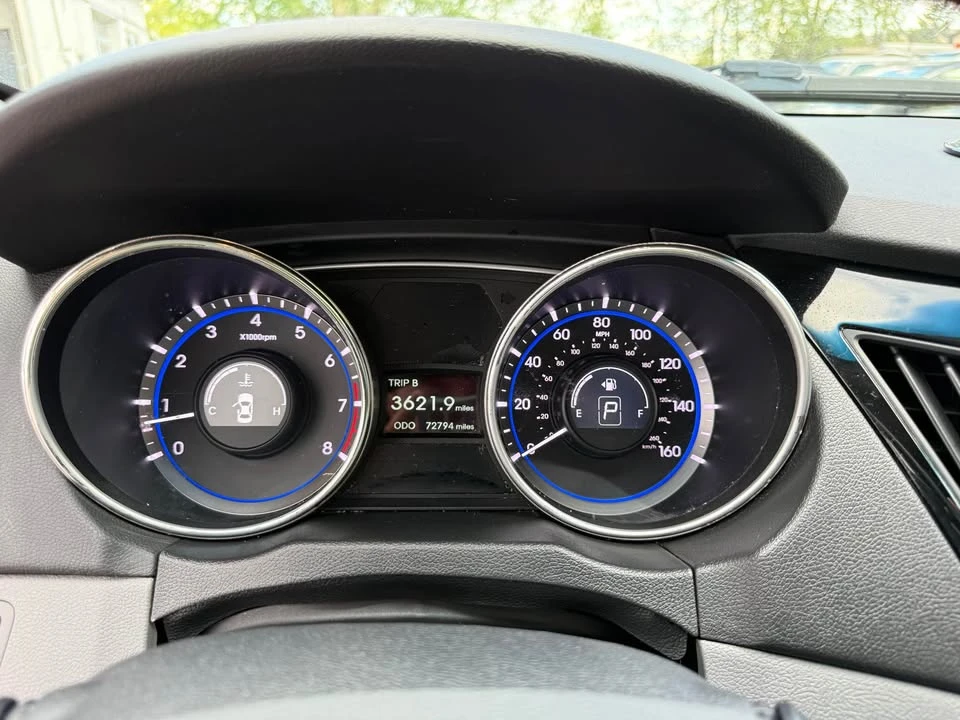 2011 Hyundai Sonata - Image 14 of 15