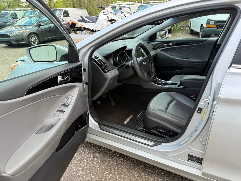 2011 Hyundai Sonata - Image 7 of 15