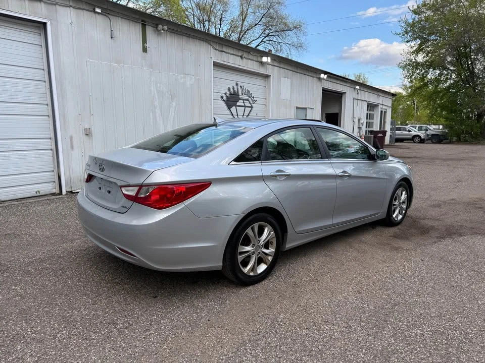 2011 Hyundai Sonata - Image 4 of 15