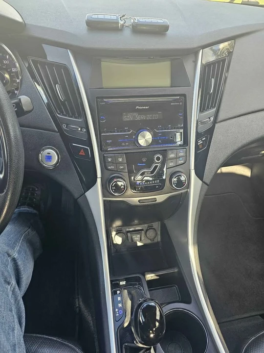 2011 Hyundai Sonata - Image 9 of 13