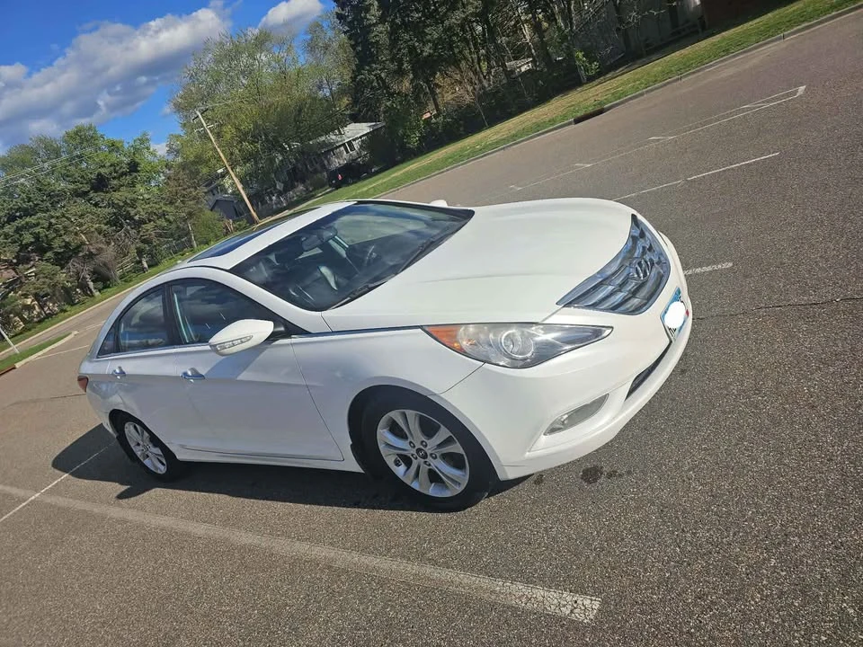 2011 Hyundai Sonata - Image 2 of 13