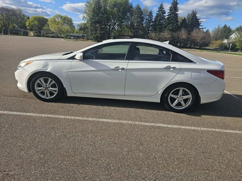 2011 Hyundai Sonata - Image 6 of 13