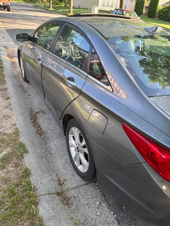 2011 Hyundai Sonata - Image 5 of 8