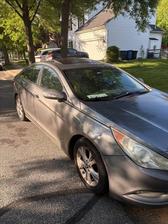 2011 Hyundai Sonata - Image 2 of 8
