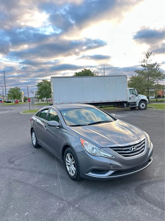2011 Hyundai Sonata - Image 2 of 9