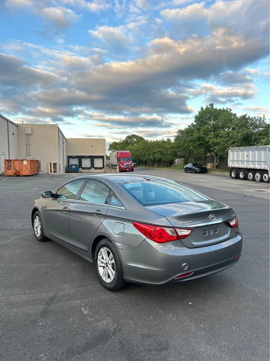 2011 Hyundai Sonata - Image 4 of 9