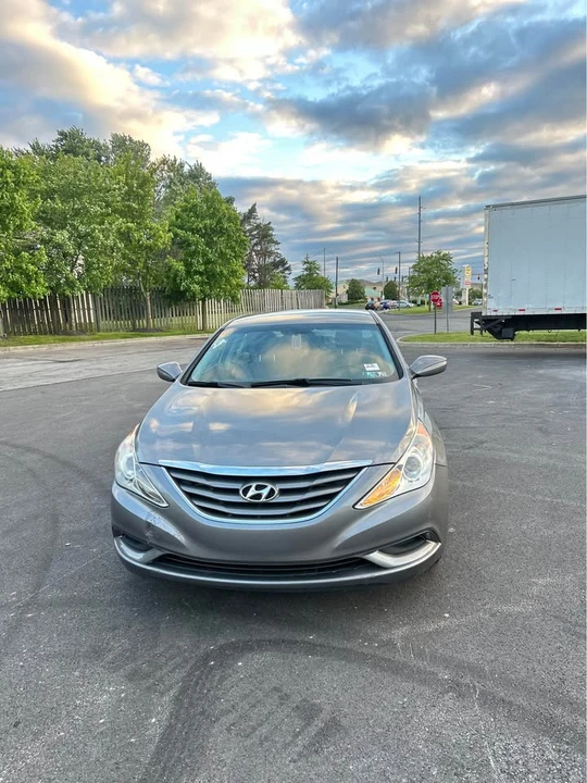 2011 Hyundai Sonata - Image 5 of 9