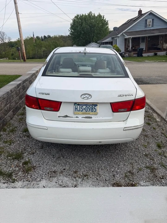2011 Hyundai Sonata - Image 4 of 11