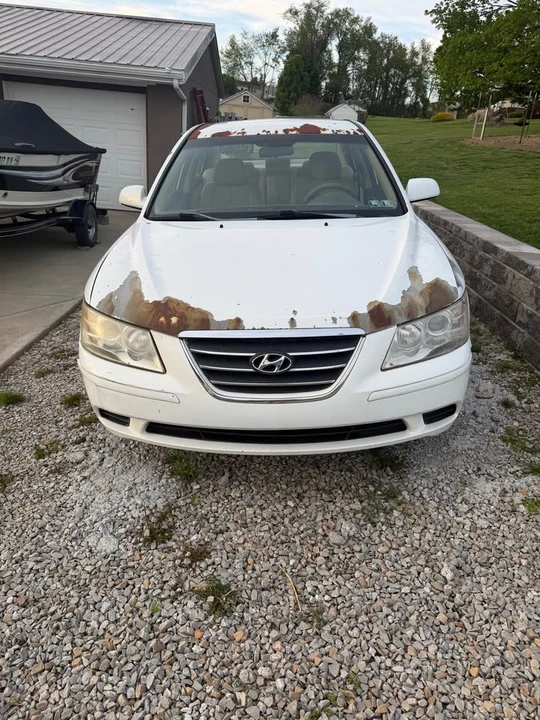 2011 Hyundai Sonata - Image 2 of 11