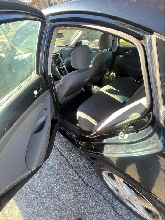 2011 Hyundai Sonata - Image 9 of 11