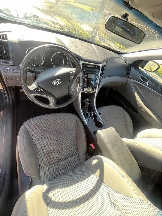 2011 Hyundai Sonata - Image 7 of 11