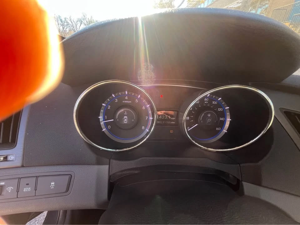 2011 Hyundai Sonata - Image 10 of 11