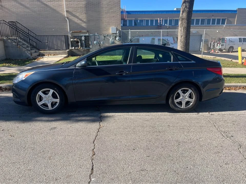 2011 Hyundai Sonata - Image 3 of 11