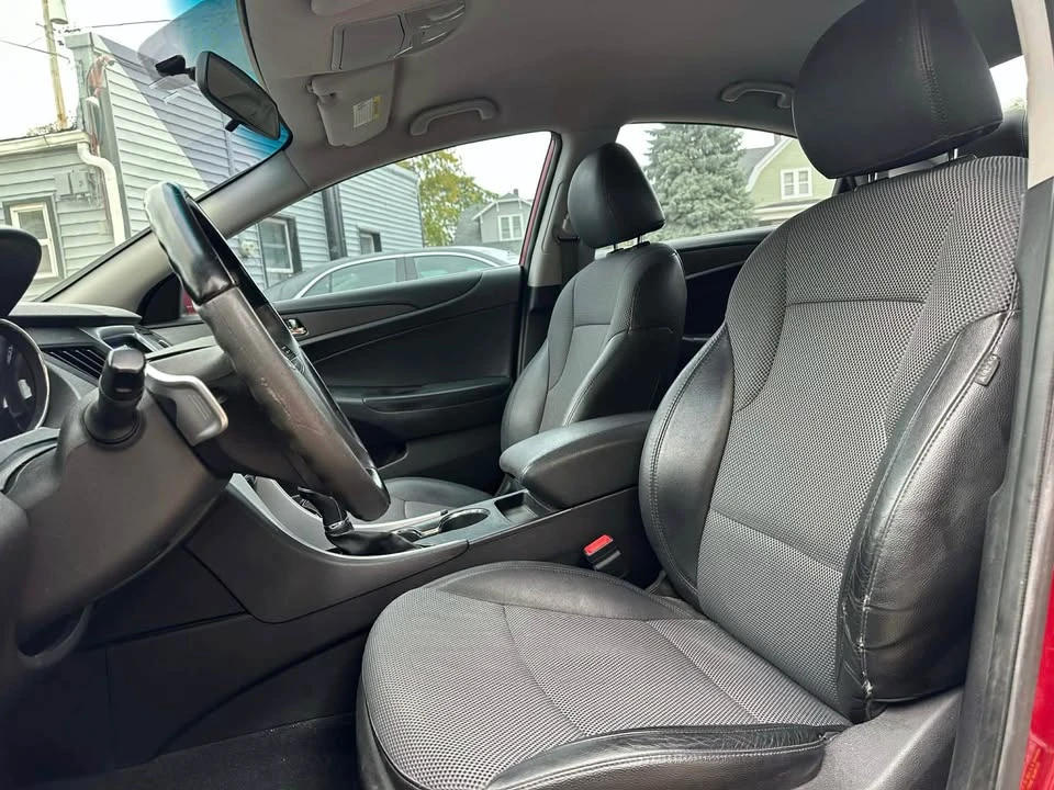 2011 Hyundai Sonata - Image 9 of 14
