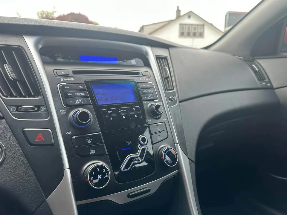 2011 Hyundai Sonata - Image 12 of 14