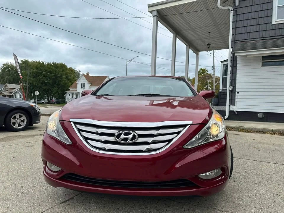 2011 Hyundai Sonata - Image 2 of 14