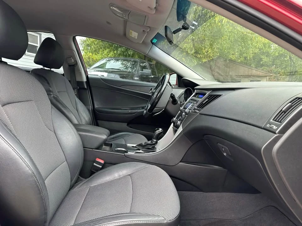 2011 Hyundai Sonata - Image 13 of 14