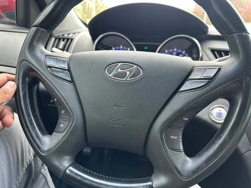 2011 Hyundai Sonata - Image 8 of 14